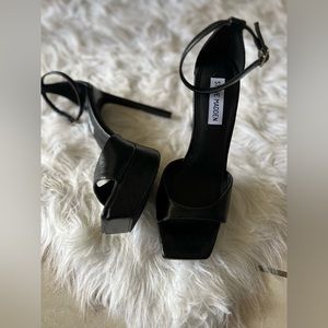 The perfect black high heel 🖤